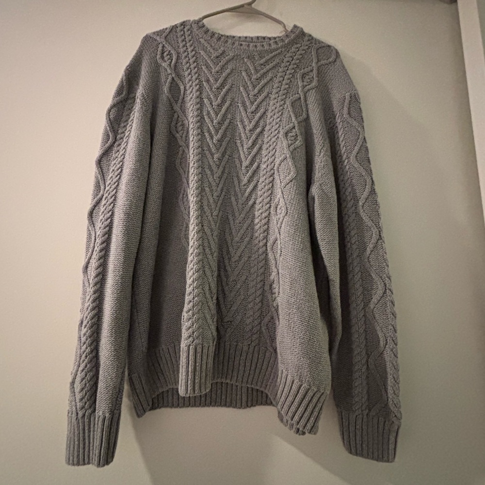 Men's Gray Cable Knit Crewneck Sweater